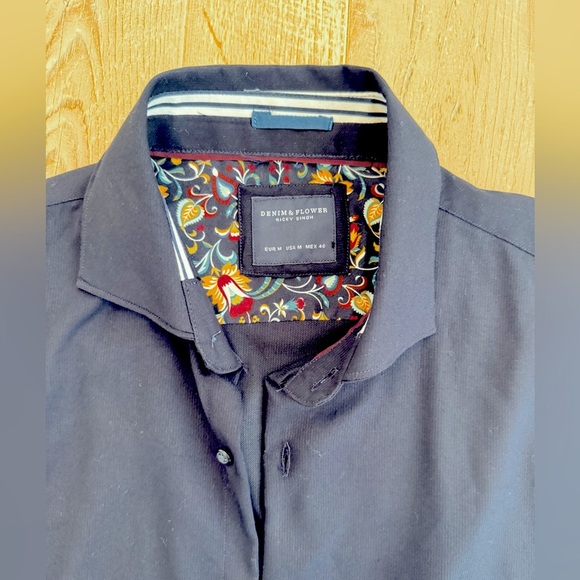 Denim & Flower by Ricky Singh discontinued men’s size medium button up shirt. - Picture 4 of 4